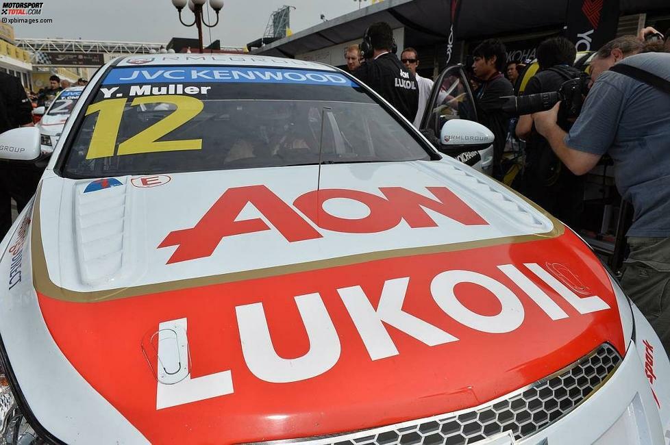 Auch Weltmeister Yvan Muller musste in der 30-minütigen Testsession am Donnerstag von Macao für das Experiment herhalten. Im Bild ist gut zu erkennen, wie sehr die größere Startnummer das Sichtfeld des Chevrolet-Piloten einschränkt.