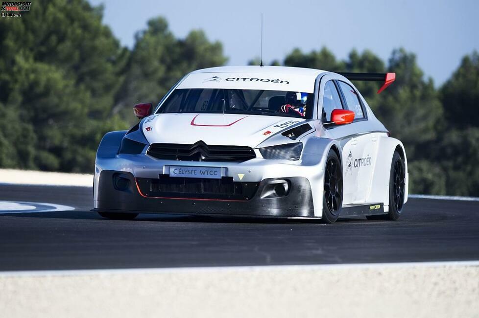 Und den Anfang macht der Citroen C-Elysee. Es ist das erste Fahrzeug der neuen Generation, das bereits Testfahrten absolviert. Und es vermittelt einen ersten Eindruck davon, wie die WTCC-Autos ab 2014 aussehen werden - aggressiver als bisher, sowohl über als auch unter der Motorhaube.