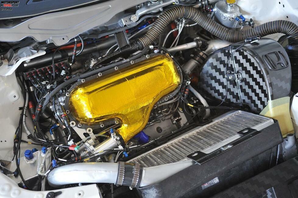 Die Motoren der Fahrzeuge, hier das aktuelle Honda-Triebwerk, sollen künftig über eine Leistung von etwa 380 PS verfügen. Das entspricht einer Steigerung von rund 50 PS im Vergleich zu den aktuellen Aggregaten. Das Konzept bleibt aber gleich: Auch 2014 kommen 1,6-Liter-Turbomotoren zum Einsatz.