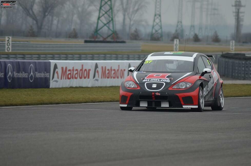 Auf dem Slovakiaring, der 2012 in der WTCC debütierte und auch 2013 im Kalender steht, absolviert Rob Huff seinen ersten und einzigen Testtag mit Münnich-SEAT. Das Team hat zuvor in Portugal und Spanien getestet.