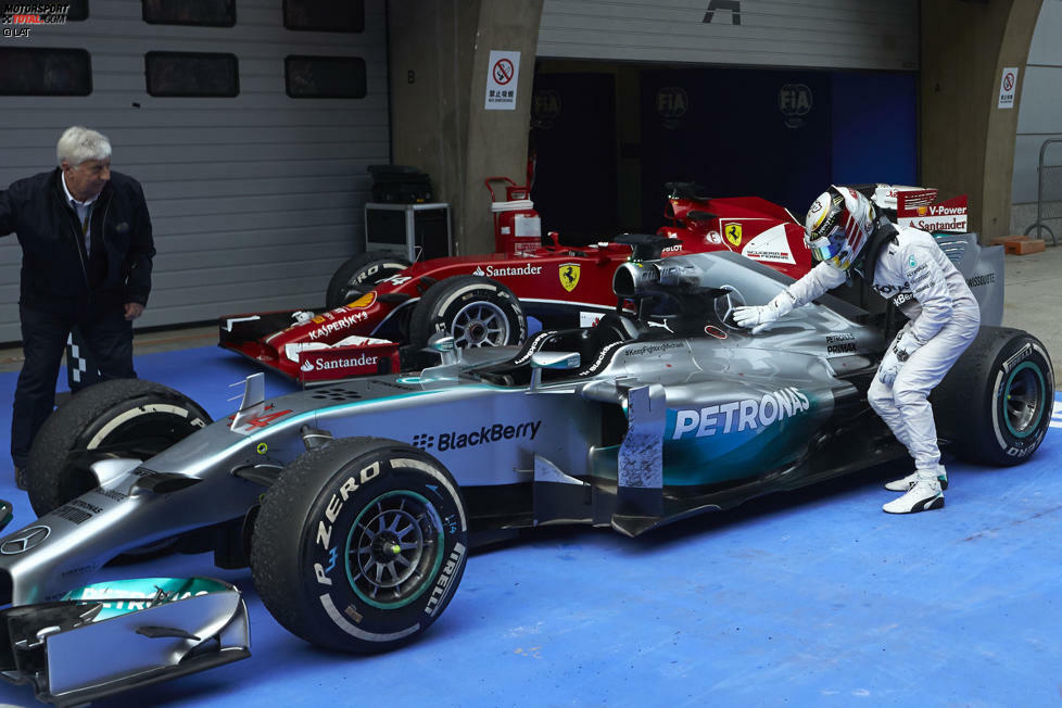 Mit seinen Siegen in Malaysia, Bahrain und China hat Lewis Hamilton erstmals in seiner Karriere drei Siege in Folge eingefahren. Aus dem aktuellen Fahrerfeld hat Jenson Button 2009 vier Siege sowie Fernando Alonso vier (2006) und drei Siege (2005) in Folge erreicht, während Sebastian Vettel die Bestmarke innehat: Der Red-Bull-Pilot siegte 2013 neun Mal, 2010 und 2011 sowie 2012 vier Mal und 2011 zu zwei weiteren Zeitpunkten drei Mal in Serie.