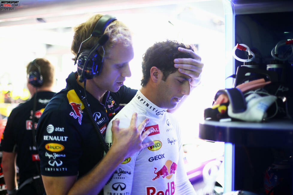 Solche Belastungen nimmt auch Daniel Ricciardo nicht auf die leichte Schulter: Mental-körperliche Übungen mit seinem Physio.