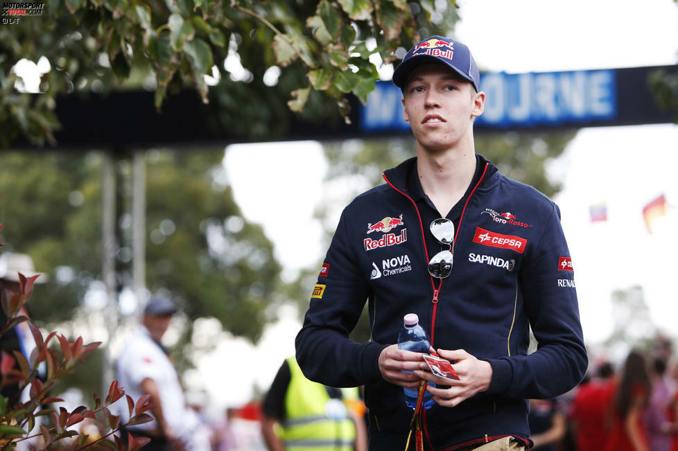 Dank seines neunten Platzes beim Großen Preis von Australien wurde Daniil Kwjat von Toro Rosso im Alter von 19 Jahren und 324 Tagen zum jüngsten Formel-1-Piloten in den Punkterängen. Dieser Rekord war bisher von Sebastian Vettel gehalten worden. Der Deutsche war 19 Jahre und 349 Tage alt gewesen, als er den Großen Preis der USA 2007 für BMW-Sauber als Siebter beendet hatte.