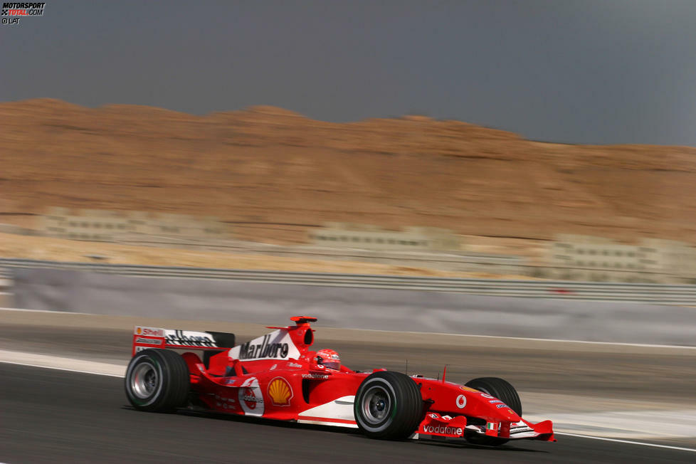 Die erste Kurve am Bahrain International Circuit wurde Anfang dieses Jahres zu Ehren von Michael Schumacher umbenannt. Der siebenmalige Weltmeister hat nicht nur das erste Rennen im Jahr 2004 gewonnen, sondern die Grand-Prix-Organisatoren auch während der Planungs- und Bauphase der Strecke beraten. Nach seinem Rücktritt im Jahr 2006 kehrte er 2010 beim Grand Prix von Bahrain in die Formel 1 zurück.