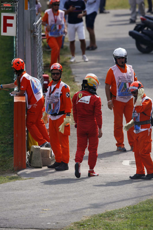 Vielleicht folgt Alonso auch selbst bald dem Ruf des Geldes und kehrt zu McLaren zurück. Im fünften Ferrari-Jahr ausgerechnet in Monza erstmals wegen eines technischen Defekts auszuscheiden, ist jedenfalls ein neuer Tiefpunkt.