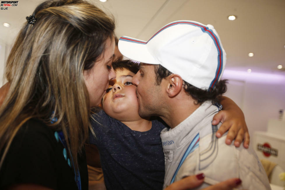 Raffaela und Felipe Massa können auf das teure Silber schon gut verzichten, denn sie haben ihre Familie bereits gegründet. Klein-Felipinho ist Massas größter Fan - und freut sich riesig über das erste Williams-Podium, ausgerechnet im Ferrari-Land.