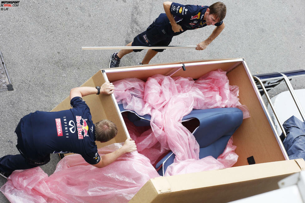 Teilelieferung bei Red Bull: Für Daniel Ricciardos letzte Minichance auf den WM-Titel werden noch einmal alle Reserven mobilisiert.