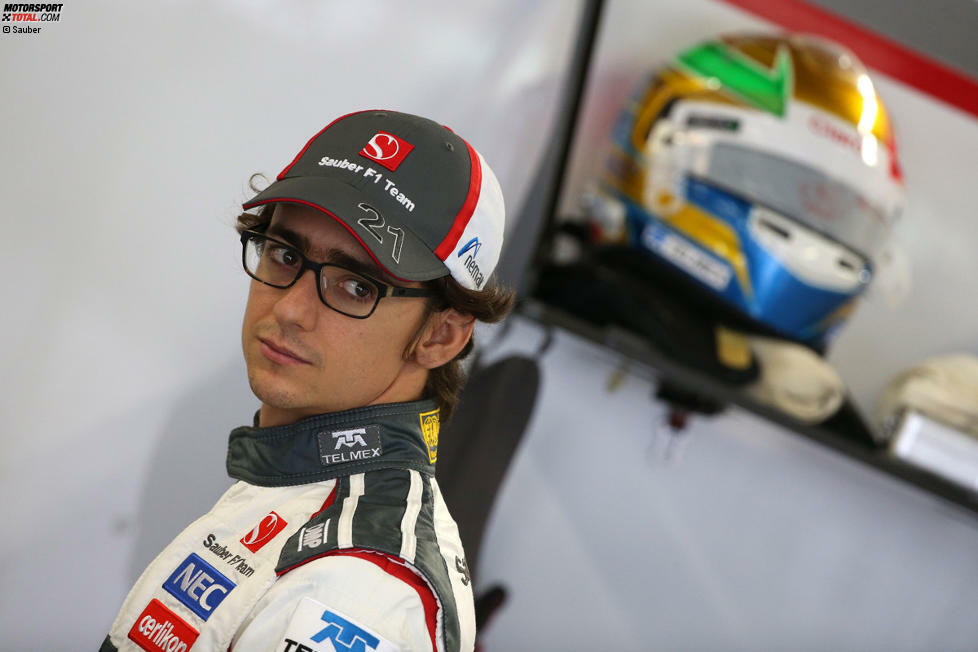 Da müssen wir zweimal hinschauen: Esteban Gutierrez trägt auch unterm Helm neuerdings Brille, allerdings nur beim Fahren. Seit Singapur, wie uns Sauber mitteilt. Davor waren es Kontaktlinsen.