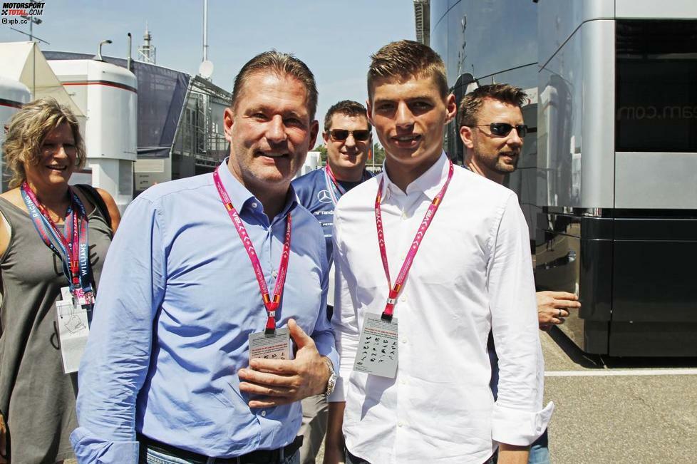 Jos Verstappen hat einst als Benetton-Teamkollege von Michael Schumacher keinen Stich gemacht, sein Sohn Max gilt aber als kommendes Supertalent. Kann nicht schaden, schon mal im Formel-1-Paddock erste Kontakte zu knüpfen.