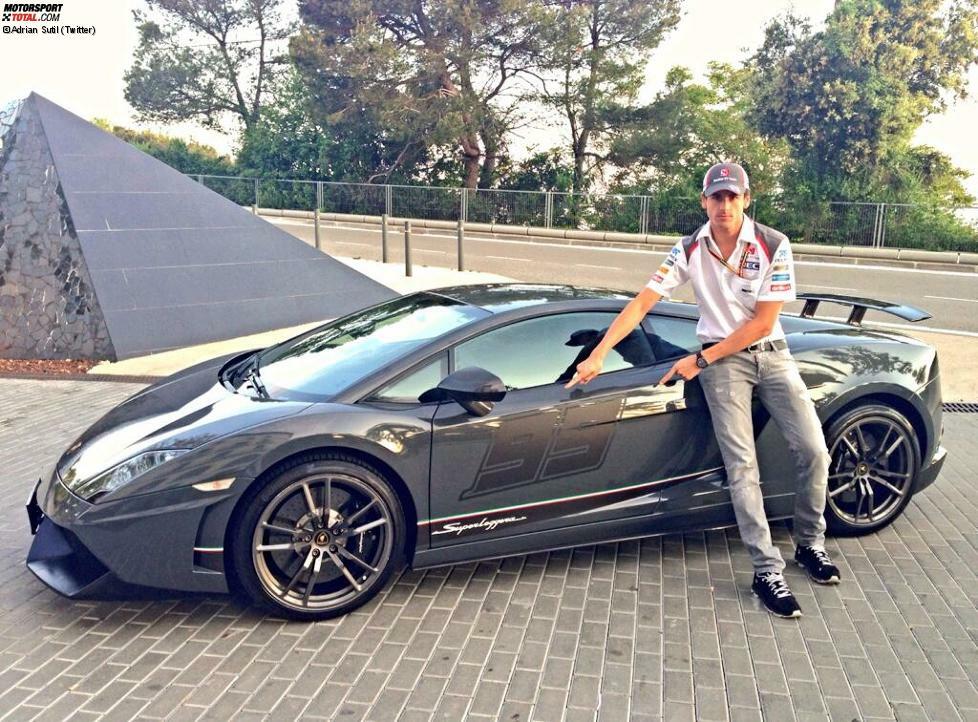Luxuriös anreisen, das kann auch Adrian Sutil: Vor Spa-Francorchamps waren er und Freundin Jennifer Becks 2013 mit einem Rolls-Royce unterwegs, diesmal ist es ein Lamborghini - stilsicher mit der Startnummer 99 des Sauber-Piloten. Aber natürlich geliehen und nicht gekauft, von einem Autohändler in Hürth bei Köln.