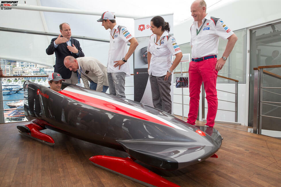 Fürst Albert kann seinerseits bald mit dem Bob fahren, den ihm das Sauber-Team geschenkt hat. Was viele Formel-1-Fans nicht wissen: Vor seiner Thronbesteigung nahm er zwischen 1988 und 2002 fünfmal an Olympischen Winterspielen teil. In Calgary 1988 belegte er im Zweierbob den 25. Platz.