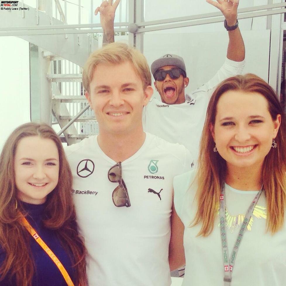 Denn hier zu sehen ist Nico Rosberg (Mercedes) mit der Tochter von Teammanager Paddy Lowe, die auch noch eine Freundin mit nach Montreal gebracht hat. Und im Hintergrund: Lewis Hamilton (Montreal) als 