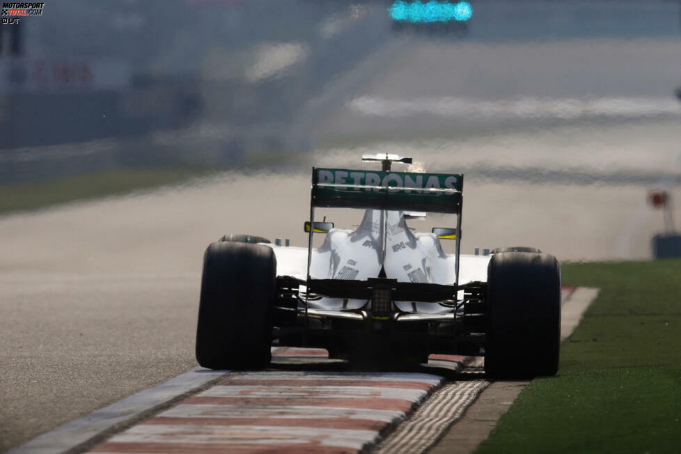 Schanghai 2013 beginnt so, wie Schanghai 2012 aufgehört hat: mit Nico Rosberg an der Spitze. Mercedes gibt im ersten Training gleich mal das Tempo vor. Doch in den Longruns haben von Anfang an andere die Nase vorne.