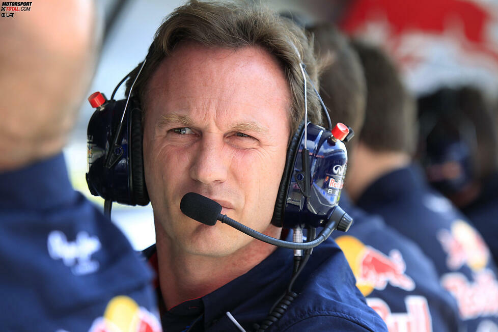 In Runde acht kommt es dann zur ersten Schrecksekunde des Rennens. Christian Horner traut seinen Augen nicht angesichts dessen, was sich in der Boxengasse abspielt.