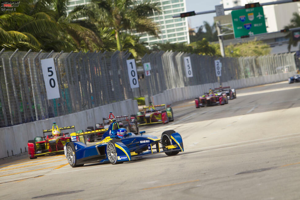 5. Mexiko-Stadt - 12. März 2016: Mexiko ist die neueste Errungenschaft auf der Formel-E-Landkarte. Die Serie gastiert auf dem Autodromo Hermanos Rodriguez und wird dabei neben der Stadionsektion auch die berühmte Peraltada-Kurve befahren und Miami ersetzen.