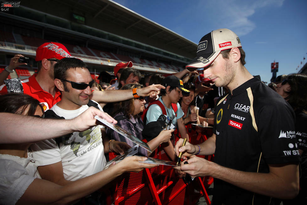 Auch Romain Grosjean hat es gern, wenn er bei Autogrammwünschen keine großen Sprachbarrieren überwinden muss: 