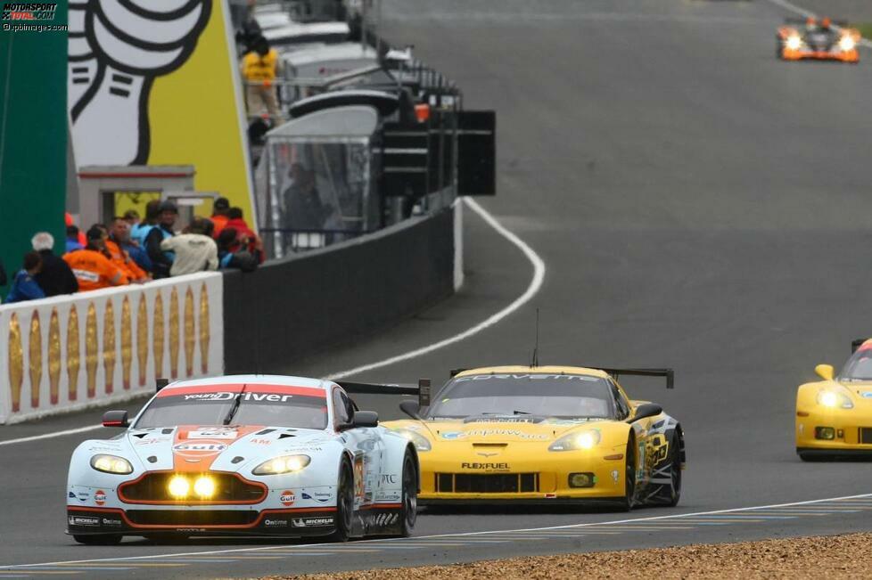 Simonson war bei schwierigen Bedingungen am Samstagnachmittag mit seinem Aston Martin der GTE-Am-Klasse im Bereich Tertre Rouge in die Leitplanken eingeschlagen und hatte sich dabei tödliche Verletzungen zugezogen.