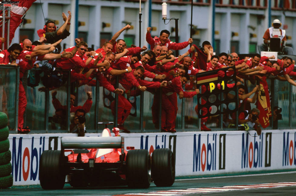 Dort fährt zu dieser Zeit Michael Schumacher schon um seinen sechsten WM-Titel. Als stiller Beobachter in der Garage kann Massa schon damals viel vom Deutschen lernen.