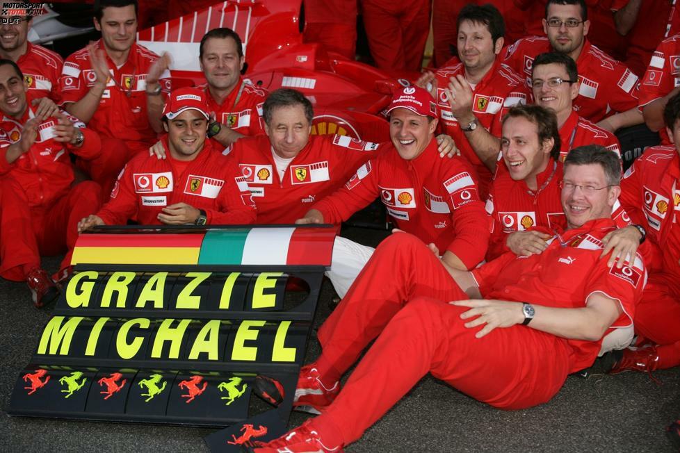 Die Zusammenarbeit der beiden in Freundschaft verbundenen Teamkollegen endet schon nach nur einem Jahr. Schumacher gibt zum ersten Mal seinen Abschied als aktiver Fahrer aus dem Formel-1-Zirkus bekannt und macht Platz für Kimi Räikkönen. Massa winkt seinem Freund und Idol vom Siegertreppchen zum Abschied.