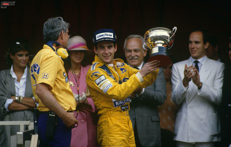 Premierensieg im Fürstentum: Senna gewinnt 1987 zum ersten Mal in Monte Carlo, damals noch auf Lotus. Fünf weitere Siege sollen noch folgen - einsame Spitze in Monaco.