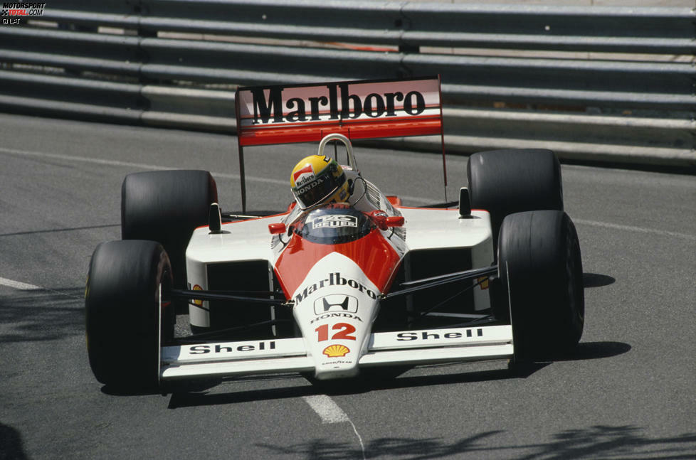 In der Saison 1988, dem Jahr seiner ersten Weltmeisterschaft, zeigt Senna Schwäche: Mit einem Vorsprung von rund 50 Sekunden führt der Brasilianer das Rennen an. In der 67. Runde rutscht er jedoch aufgrund eines Fahrfehlers in die Leitplanke und fällt aus.