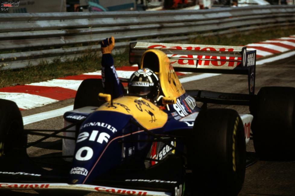 Ein Jahr später würgt Alain Prost seinen Motor beim Start zur Einführungsrunde ab und muss vom letzten Startplatz ins Rennen gehen. Das nutzt Damon Hill auf dem zweiten Startplatz und führt das Rennen von Beginn an. Prost, der sich bis auf den vierten Rang nach vorn gekämpft hat, muss wegen eines kaputten Heckflügels an die Box. Mit sieben Runden Rückstand auf seinen Teamkollegen Hill nimmt er das Rennen aber wieder auf. Hill gewinnt am Ende seinen ersten Grand Prix, vor Patrese und Berger.