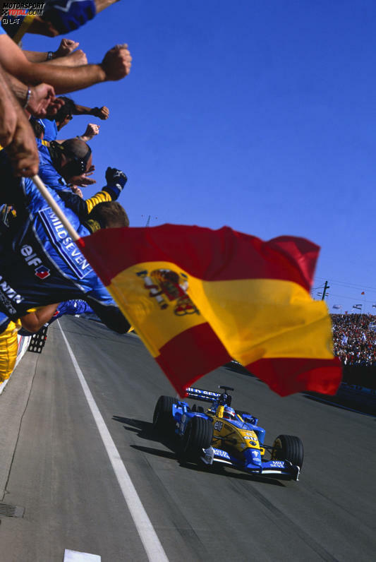Zwei Jahre später erstrahlt in Ungarn ein neuer Stern am Formel-1-Himmel. Sein Name: Fernando Alonso. Bereits im Qualifying sichert sich Alonso die erste Position. Und auch im Rennen gibt sie der Spanier nicht mehr ab und gewinnt mit 22 Jahren als bis dato jüngster Fahrer ein Rennen. Außerdem ist er der erste Spanier überhaupt, der ein Formel-1-Rennen gewinnen kann.