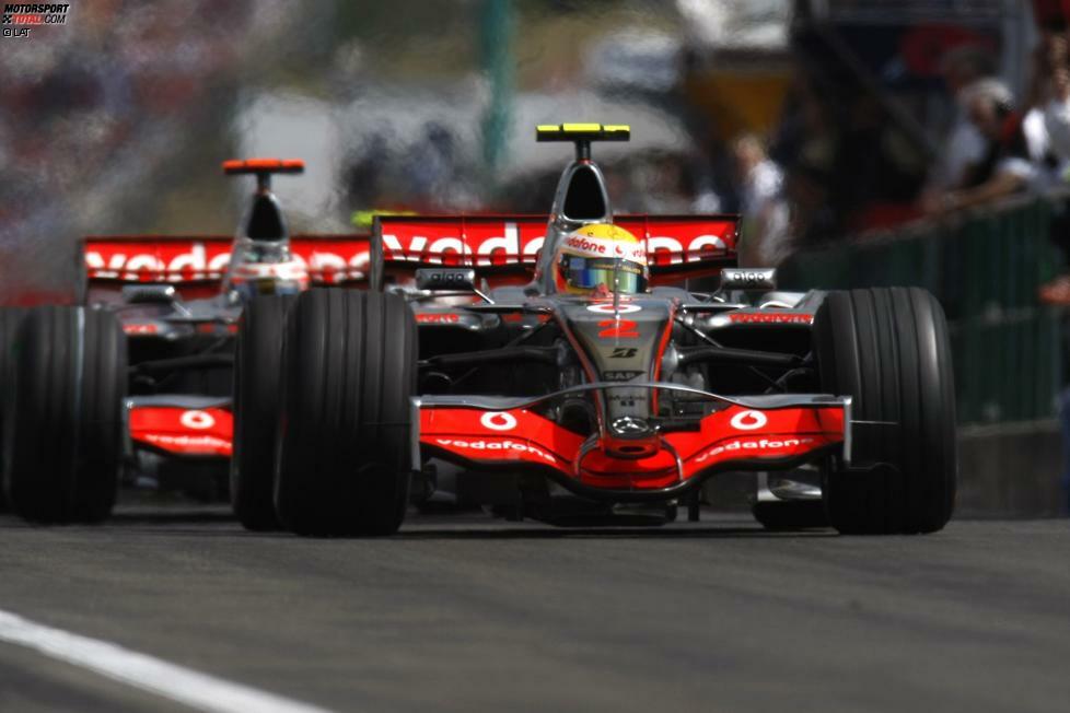 Im Jahr Eins nach Schumacher gibt es Streit im Team von McLaren. Alonso behindert seinen Teamkollegen Lewis Hamilton auf seiner letzten fliegenden Runde im Qualifying und bekommt deswegen die Pole-Position aberkannt und wird fünf Plätze nach hinten versetzt. Alonso startet zwar noch eine Aufholjagd, kommt aber nur auf Platz vier. Hamilton gewinnt souverän.