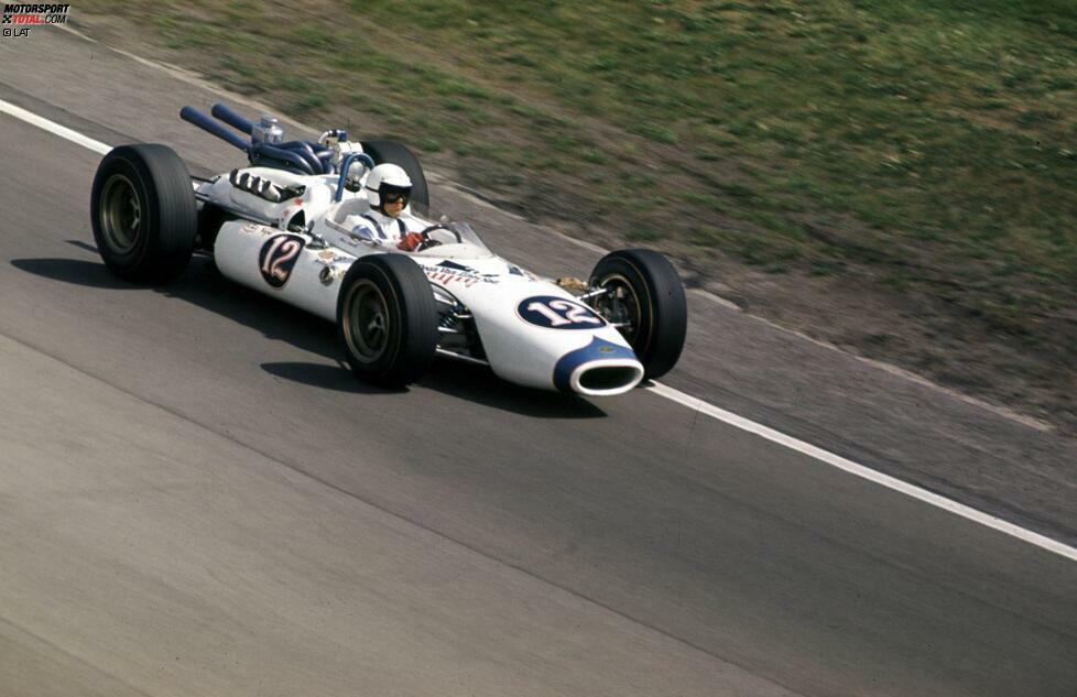 Mario Andretti (geb. am 28.02.1940) ist der Begründer der Andretti-Dynastie. 1965 fährt er einen Brawner-Ford auf Platz 3 beim Indy 500 und gewinnt danach den ersten von vier IndyCar-Titeln (1965, 1966, 1969 und 1984).