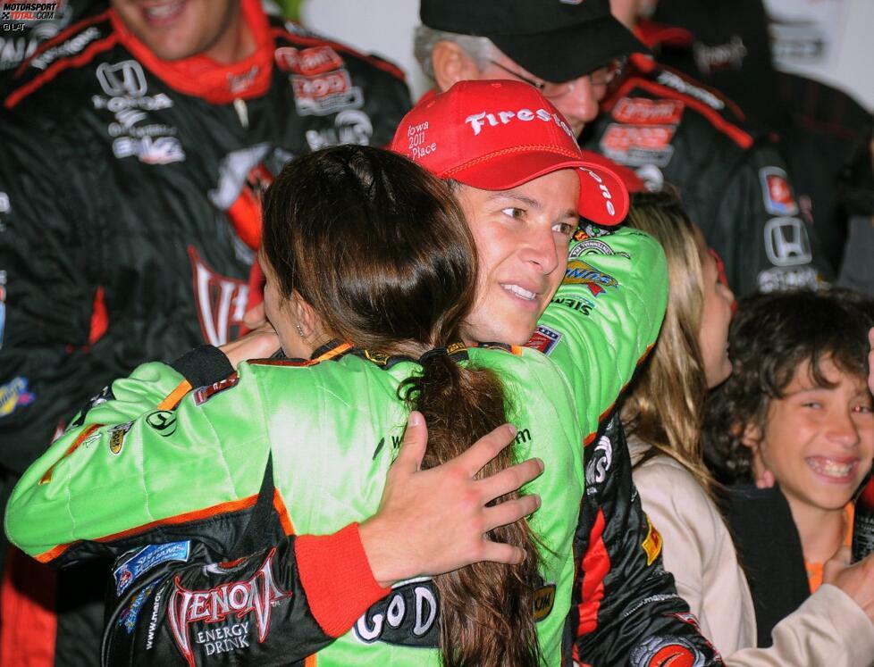 Es folgt eine lange Durststrecke, bis Danica Patrick ihrem Teamkollegen in Iowa 2011 zu dessen zweitem IndyCar-Sieg gratulieren kann.