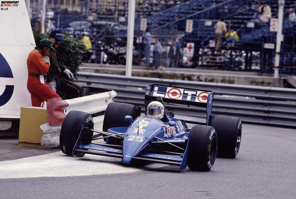 Dennoch geht der Franzose auch 1988 für das Team von Guy Ligier an den Start. Inzwischen verrichtet im Heck ein Judd-Motor seinen Dienst, doch WM-Punkte bleiben aus.
