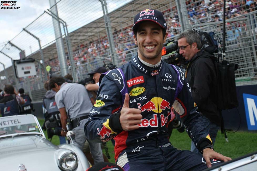 Für eine Überraschung sorgt Lokalmatador Daniel Ricciardo: Der neue Teamkollege von Sebastian Vettel schlägt nicht nur den Weltmeister im internen Red-Buell-Duell, er sprengt auch die rein silberne erste Startreihe, indem er Nico Rosberg auf Platz drei verweist. Wer nach den Wintertests Geld auf einen Red Bull in der ersten Startreihe in Melbourne gesetzt hatte, darf sich nun sicherlich über einen netten Gewinn freuen.