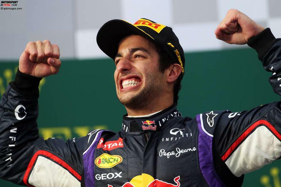 ... zunächst lässt sich Daniel Ricciardo von seinen Landsleuten für den zweiten Platz feiern. Für den neuen Red-Bull-Piloten ist es ebenfalls der erste Besuch auf einem Formel-1-Podium. Nur kurz nach der Siegerehrung folgt dann aber der Schock.