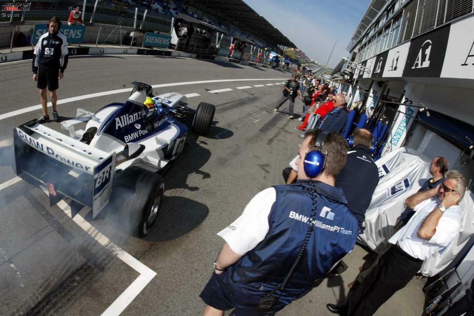 Williams-BMW Pilot Ralf Schumacher muss sich nach einem Abflug am Freitag strecken, erobert aber mit vollem Einsatz Startposition zehn.