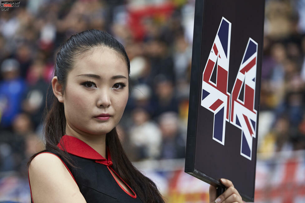 ...außer, sie halten Ausschau nach Grid-Girls. Die gibt es in Schanghai wie an jeder anderen Strecke auch. Und so mancher Formel-1-Fan mag sagen: Die Chinesen können nicht nur kopieren, sie können auch hervorragend selbst machen.
