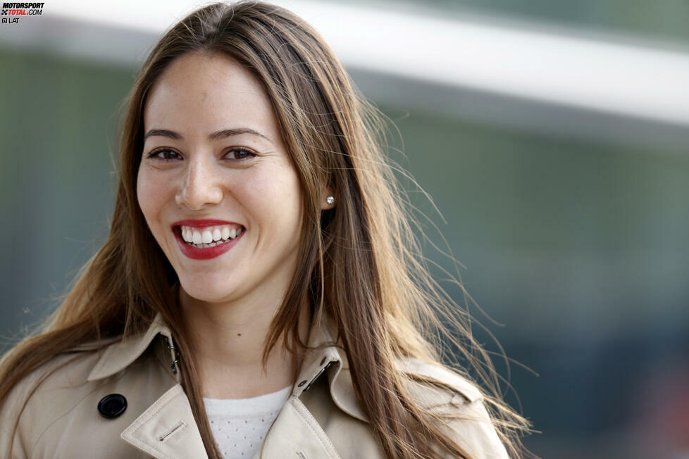 Sie ist auch ohne einen Hilfsmotor auf dem Velo eine ganz Schnelle: Jenson Buttons Freundin Jessica Michibata ist nicht nur passionierte und erfolgreiche Triathletin, sondern war auch eine der wenigen Glamour-Erscheinungen im Fahrerlager. Westliche Prominenz zieht es traditionell nicht nach Schanghai. Ob es daran liegt, dass an der Strecke jede zweite Steckdose nicht funktioniert?
