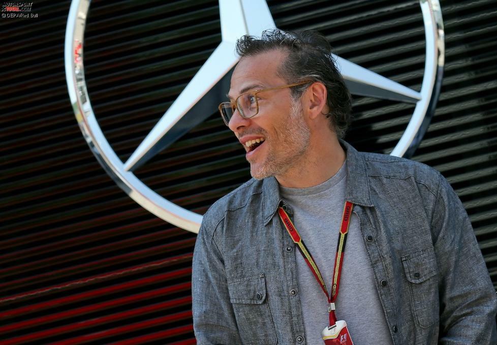 Und da war noch einer: Ex-Weltmeister Jacques Villeneuve ist mittlerweile als TV-Experte im Einsatz und hat sich einen neuen Look zugelegt. Der Kanadier, früher für schrille Haarpracht bekannt, sieht mittlerweile intellektuell-alternativ aus.
