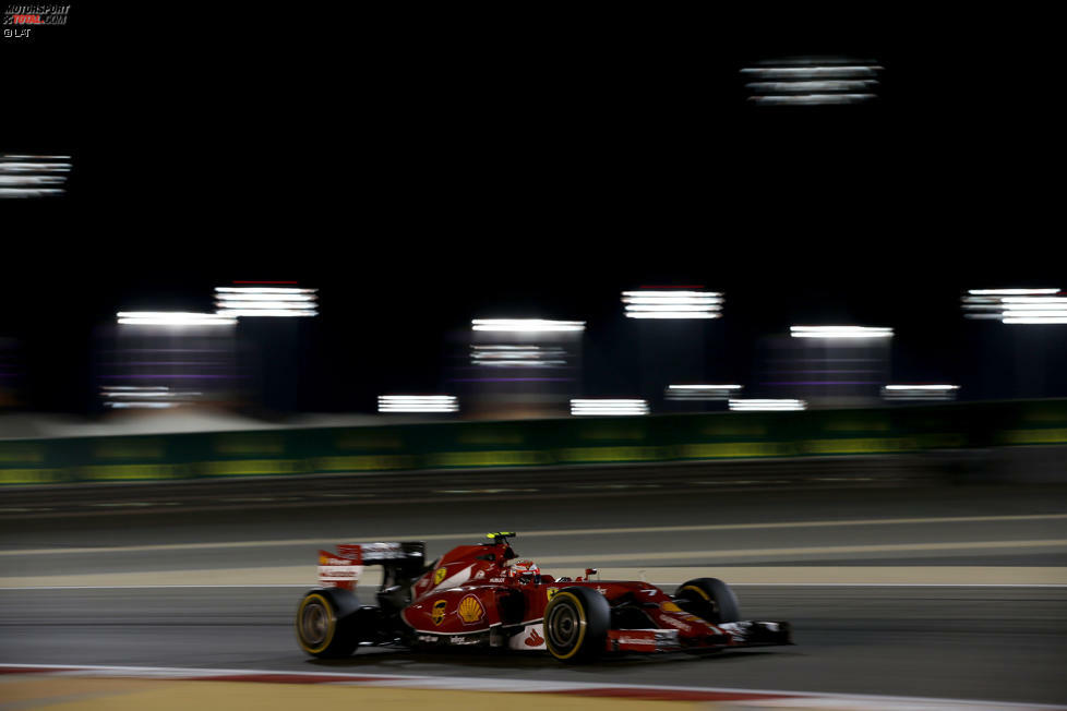 Was die Rookies im ersten Training allerdings verpassen, ist die große Neuerung in Sachir: Zum zehnjährigen Jubiläum der Strecke findet der Großteil des Programms unter Flutlicht statt. Auch für Kimi Räikkönen ist dies in Bahrain ein neues Erlebnis - sollte er im kommenden Jahr wiederkommen, darf er es aber voraussichtlich wieder erleben, denn Bahrain soll ein Flutlicht-Rennen bleiben.