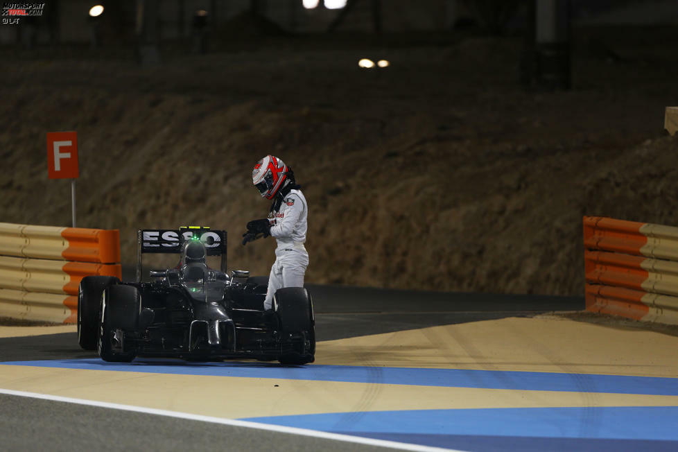 Auch bei McLaren ist der Glanz des Saisonauftakts ab. Kevin Magnussen und Jenson Button müssen ihre Boliden vorzeitig am Streckenrand parken und gehen in Bahrain leer aus. Besonders für den Weltmeister von 2009 ist dies eine große Enttäuschung, denn er feiert an diesem Wochenende seinen 250. Grand Prix.