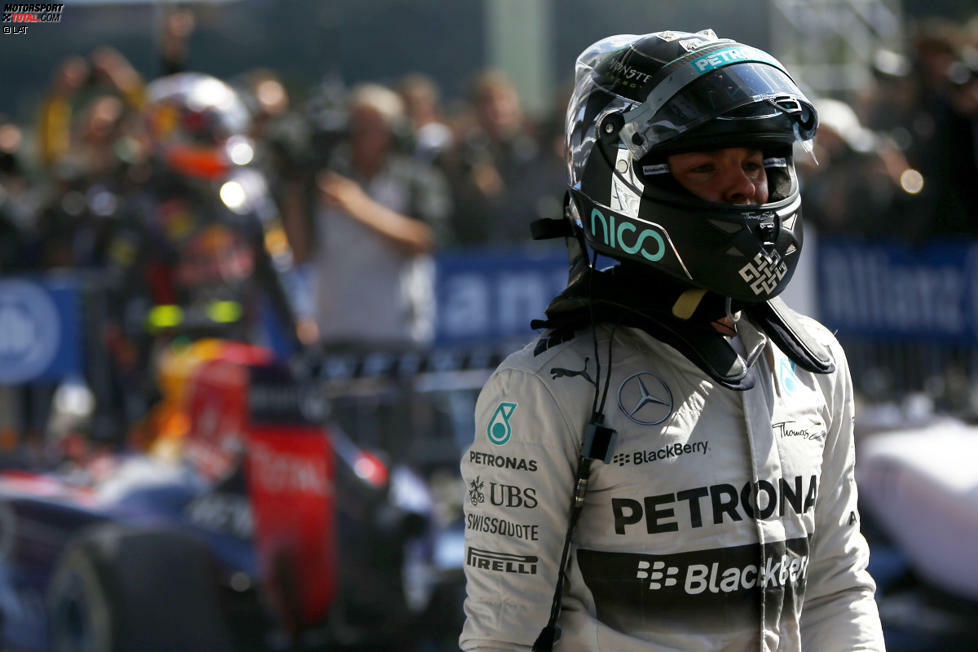 Rosberg weiß hingegen nicht so recht, ob er weinen oder lachen soll. Zum einen hat er seinen Vorsprung in der Meisterschaft deutlich ausbauen können, zum anderen ahnt er, dass großes Ungemach droht.