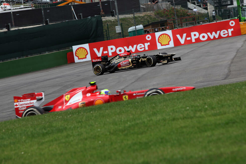 Ungewohntes Bild von Kimi Räikkönen: Nachdem der Finne schon früh im Rennen Probleme mit seinen Bremsen bekam, muss er in Runde 26 schließlich aufgeben. Es ist der erste Ausfall seit seinem Comeback 2012 und das Ende einer Serie von 27 Punkteplatzierungen hintereinander.