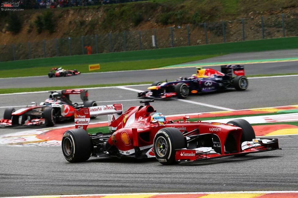 Fernando Alonso fährt derweil ein problemfreies Rennen und kämpft sich mit einer starken Leistung und guter Taktik an Jenson Button, Nico Rosberg und Lewis Hamilton vorbei. Platz zwei lautet am Ende das verdiente Ergebnis für den Ferrari-Piloten.