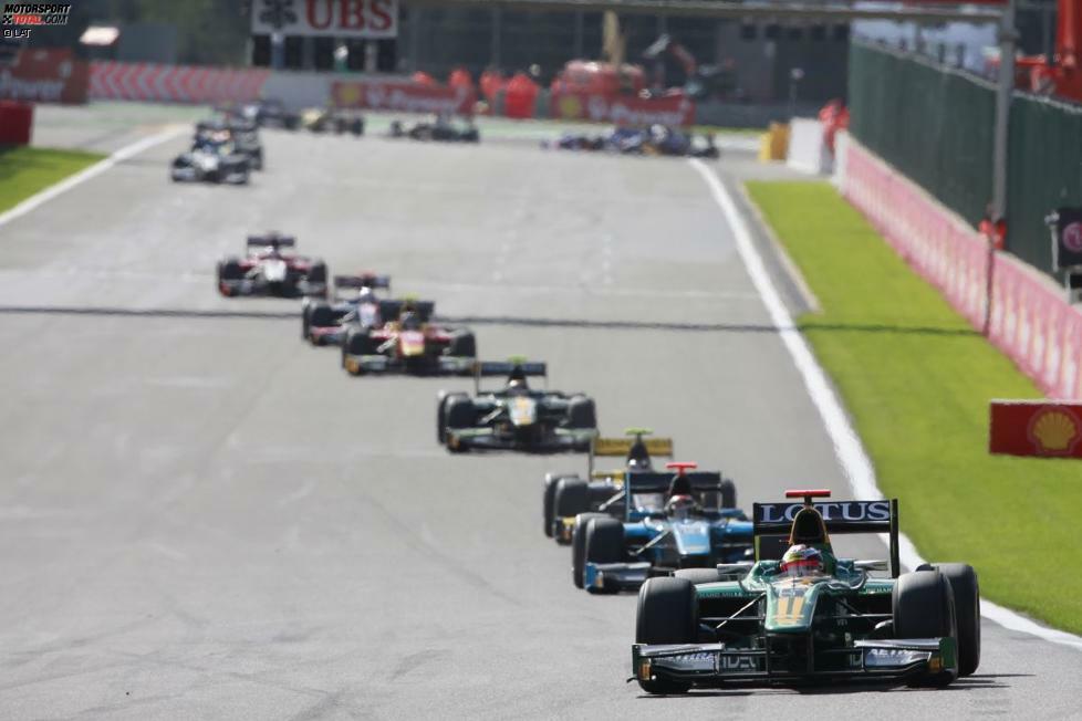 In den damaligen Lotus-Farben (heute Caterham) startete Bianchi 2010 in der GP2-Serie. Mit zwar nur drei Podestplätzen, aber sehr konstanten Fahrten in die Punkte sicherte sich der schnelle Pilot aus Nizza den dritten Rang in der Gesamtwertung hinter seinen späteren Formel-1-Kontrahenten Pastor Maldonado und Sergio Perez.