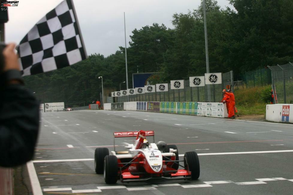 Gleich im ersten Jahr in der Formel-3-Szene ein Kracher: Jules Bianchi entscheidet das Masters 2008 für sich, das in jenem Jahr nicht in Zandvoort, sondern im belgischen Zolder ausgetragen wird. Aber beim Franzosen läuft nicht immer alles nach Plan.