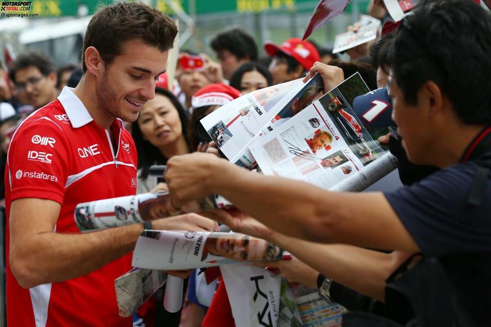 Der Suzuka-Grand-Prix ist von Anfang an kein Wochenende wie jedes andere für Jules Bianchi. Er ist noch gar nicht an der Strecke angekommen, da spekulieren italienische Medien bereits darüber, wann Ferrari seinem Toptalent die Chance im Werksauto einräumt - schließlich setzten die Roten schon zuvor bei mehreren Testgelegenheiten auf den 25-Jährigen und ein Abgang Fernando Alonsos wird immer konkreter.