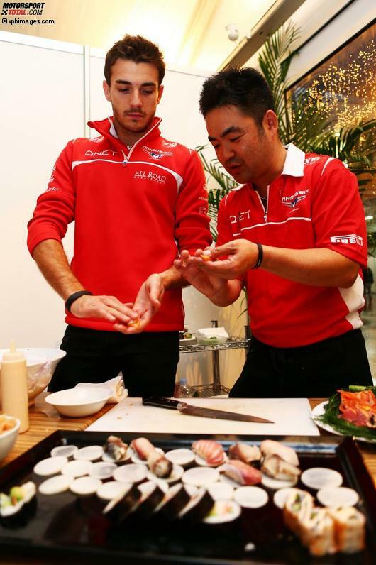 Zur Stärkung bei den nahenden, großen Aufgaben gibt es Sushi und andere Spezialitäten von einem Koch, den Marussia eigens für Suzuka angeheuert hat. Auf die frittierten Jalapenos, nur für die Härtesten unter der Sonne, verzichtet Bianchi freiwillig.