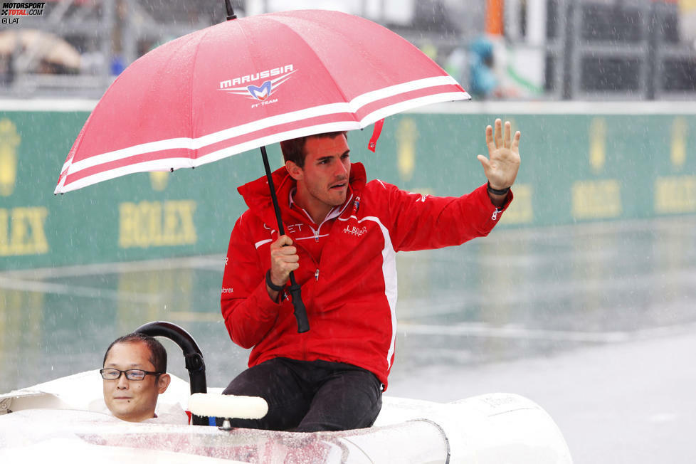 Wie schon bei seinem sensationellen Punktgewinn in Monaco sind die kniffligen Bedingungen, die den Nachteil seines Autos nivellieren, Bianchis Hoffnung. Die japanischen Wettergötter - oder besser gesagt Taifun Phanfone - enttäuschen ihn nicht und bescheren ein Regenrennen am Sonntag.