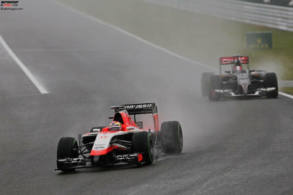 Beginn der 41. Runde beim Grand Prix von Japan: Jules Bianchi liegt an 17. Position, auf der Ziellinie genau 0,5 Sekunden vor Adrian Sutil, der kurz zuvor an der Box war. Aber zum Duell der beiden kommt es nicht.