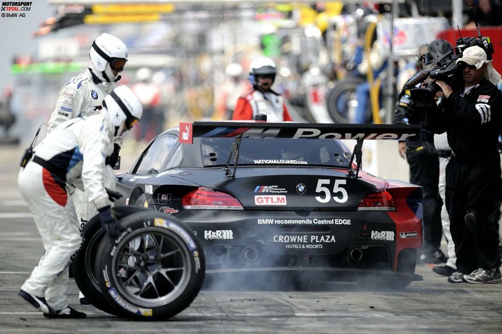 Einige amerikanische Teams traten anschließend beim 24-Stunden-Rennen von Le Mans an. RLL bereitete sich hingegen konzentriert auf das nächste USCC-Rennen in Watkins Glen vor. Obwohl die Mannschaft von Bobby Rahal auf diesem Traditionskurs zuvor noch kein Rennen bestritten hatte, begann das fünfte Wochenende des Jahres zunächst positiv. Die Startnummer 55 sicherte sich die erste GTLM-Pole-Position des Jahres, der BMW Z4 GTLM mit der Nummer 56 stand in der Startaufstellung auf Platz drei. Das Sechs-Stunden-Rennen verlief anschließend allerdings nicht nach Plan. Nach zahlreichen Problemen, darunter Reifenschäden und Ausweichmanövern wegen sich drehender Konkurrenten, blieben für RLL lediglich die Plätze sechs und zehn.