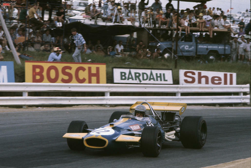 1970 zog er sich aus dem aktiven Rennsport zurück, nachdem er in Südafrika seinen letzten Grand-Prix-Sieg gefeiert hatte. Brabham war nie der Strahlemann und Entertainer, den sich die Medien wünschten, sondern ein eher wortkarger Ingenieur und harter Arbeiter. Hinzu kam, dass der dreifache Weltmeister schwerhörig war, was er selbst auf den hohen Geräuschpegel der Motoren zu seiner Zeit zurückführte.